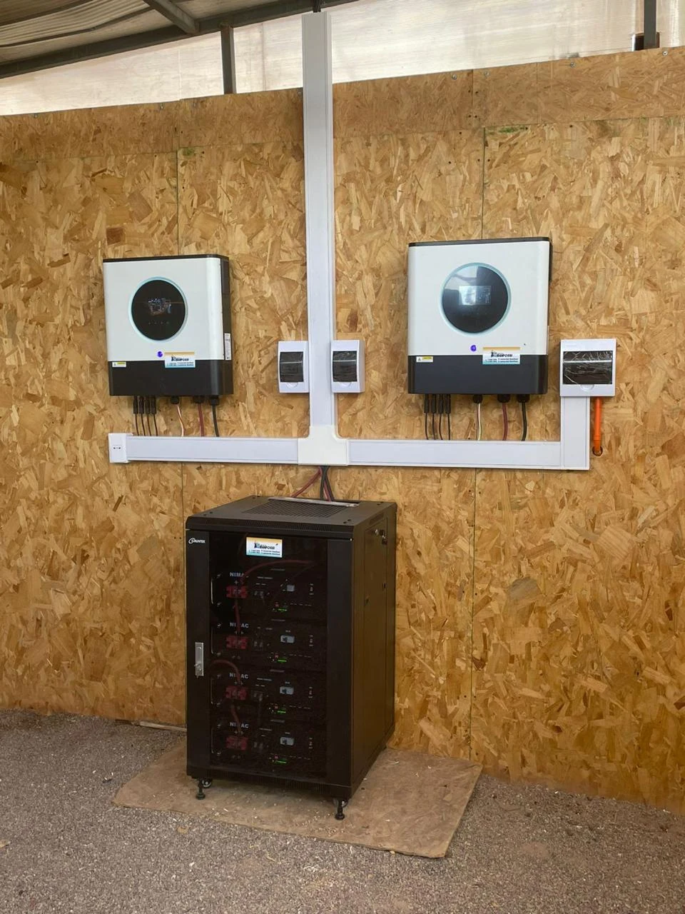 Inversores y baterías instalados